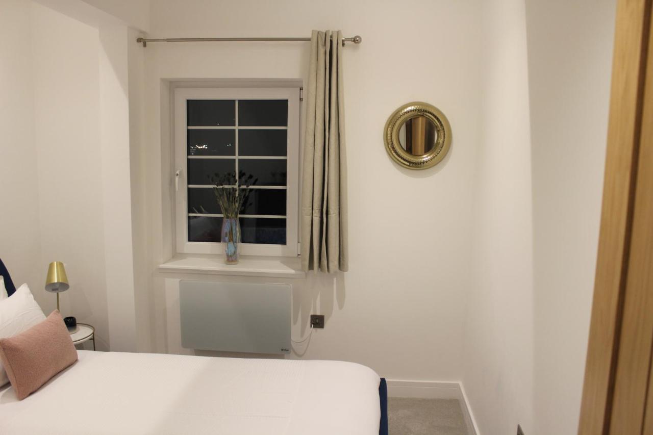 Luxury 2 Bed Apartment In The Heart Of Rochester Рочестър Екстериор снимка