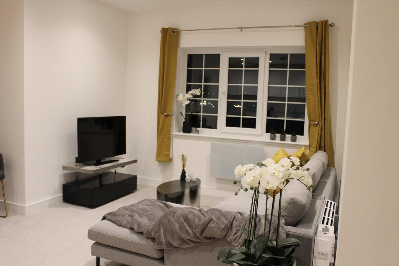 Luxury 2 Bed Apartment In The Heart Of Rochester Рочестър Екстериор снимка
