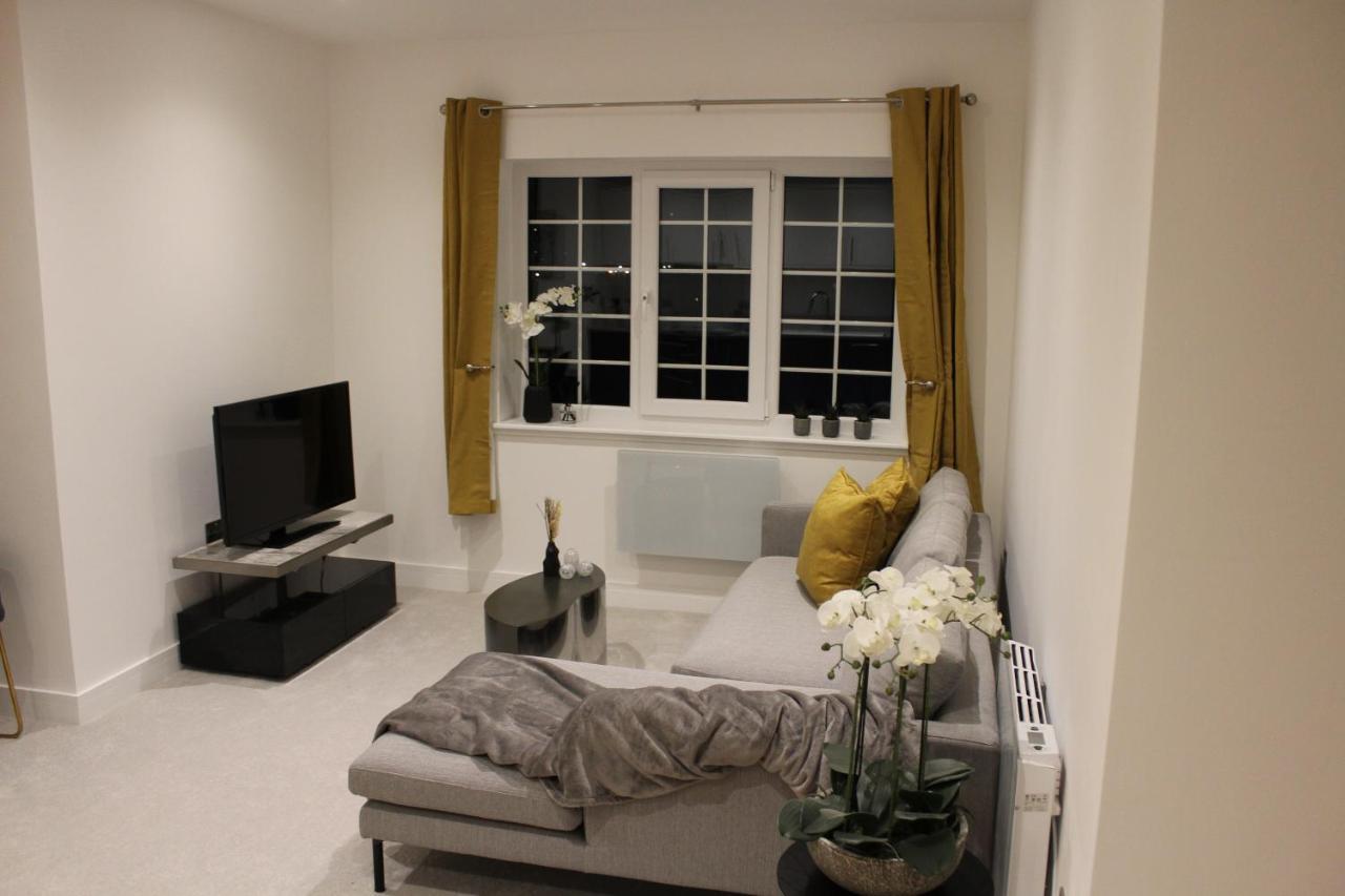 Luxury 2 Bed Apartment In The Heart Of Rochester Рочестър Екстериор снимка