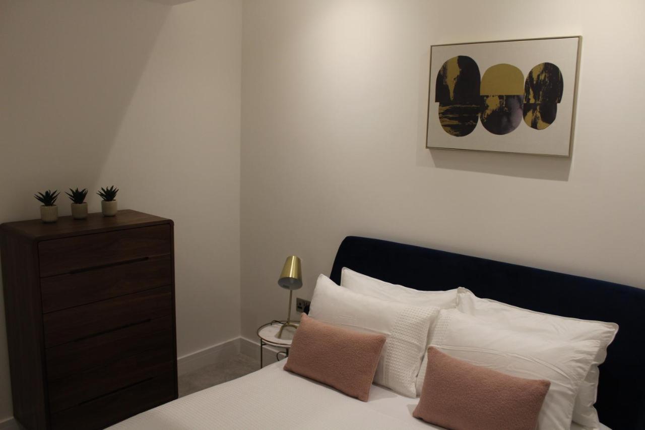 Luxury 2 Bed Apartment In The Heart Of Rochester Рочестър Екстериор снимка